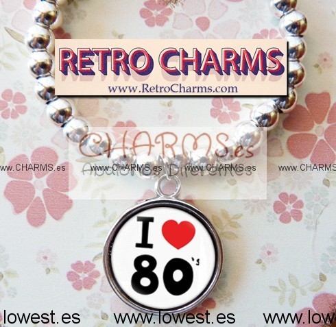 Pulseras de bolitas con charms de animales y símbolos.